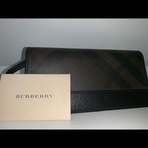*Authentic* Men’s Burberry continental wallet.